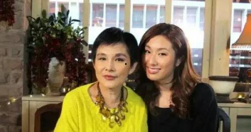 娱乐八卦姐妹吃瓜,吃瓜现场，笑料连连！